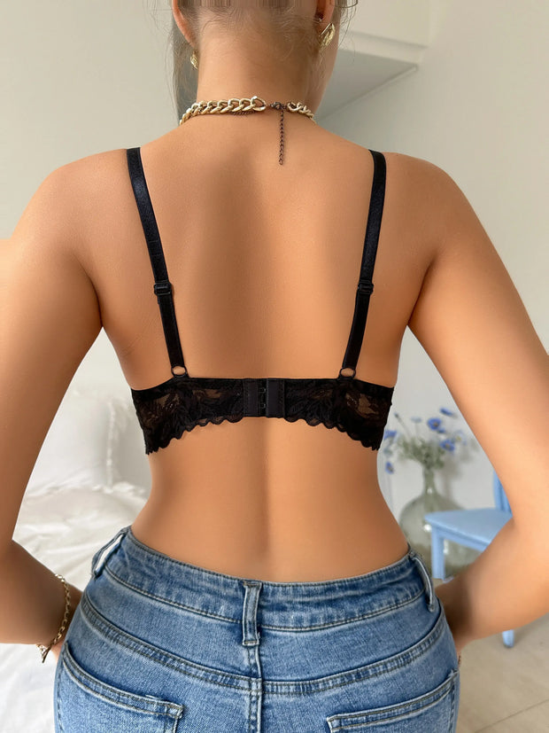 Contrasting lace push-up bras, comfortable and breathable cut-out bras, women's underwear.