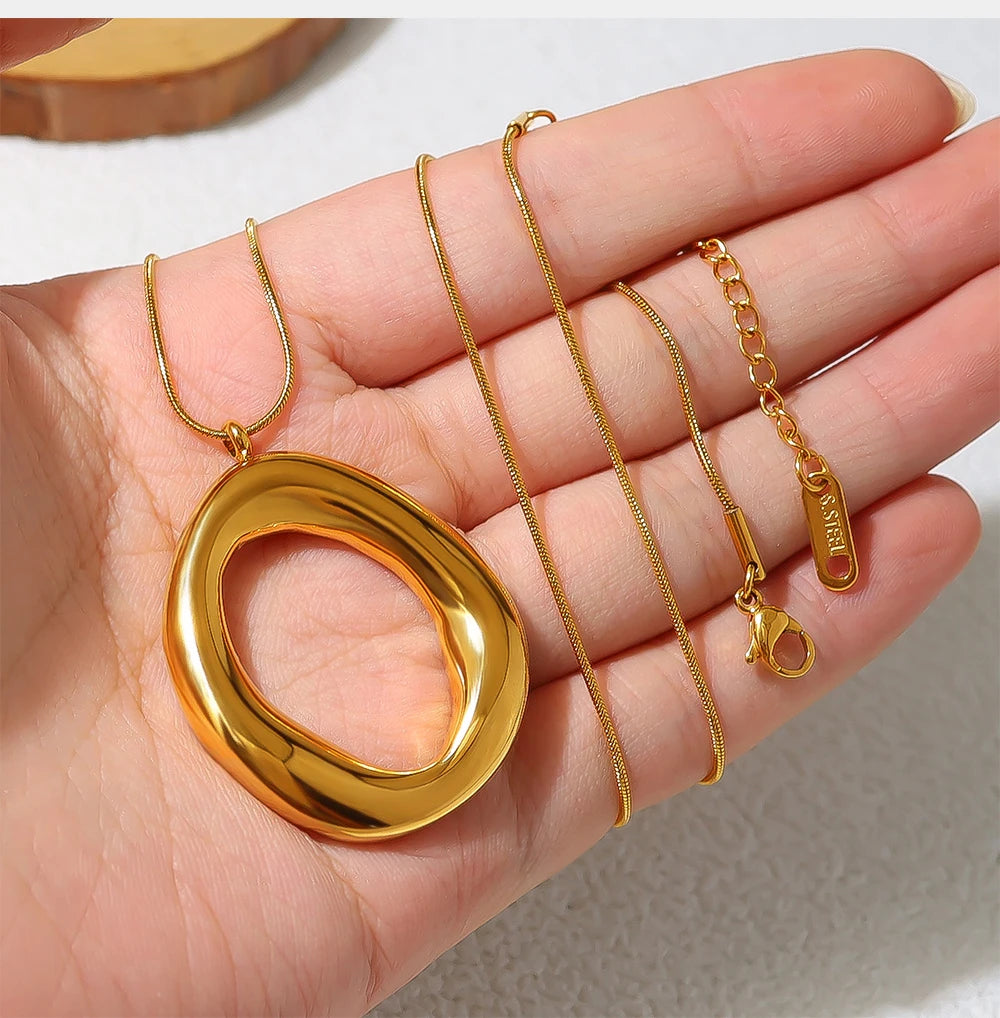 Irregular Pendant Necklace - 18K Gold Plated Stainless Steel