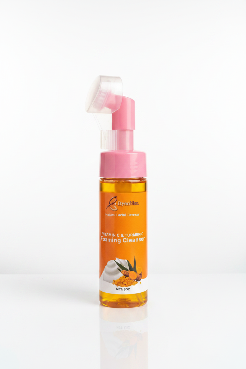 Vitamin C & Turmeric Foaming Cleanser fondo blanco